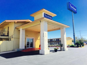 Гостиница Travelodge Inn and Suites New Braunfels  Нью Браунфелс